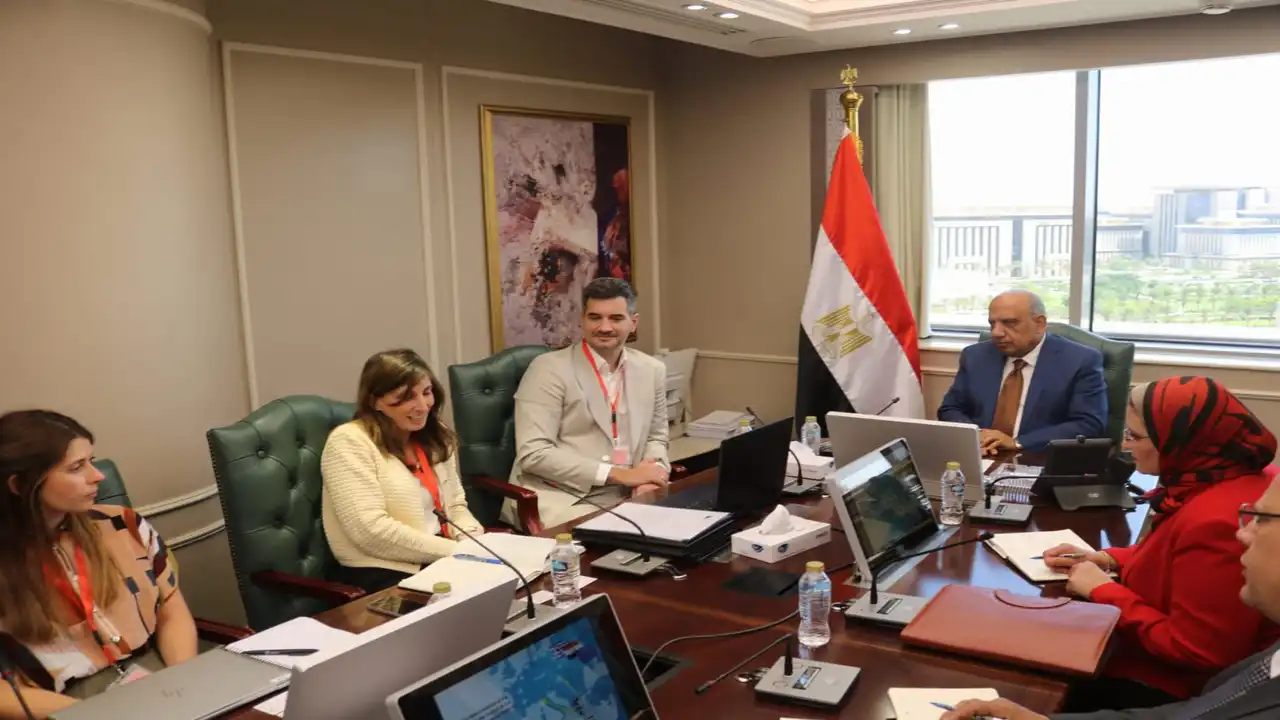 وزير الكهرباء يناقش تطورات مشروع الربط الكهربائي بين مصر واليونان